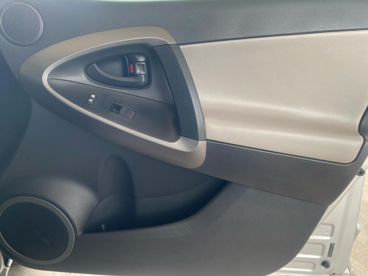 Toyota RAV4  2012