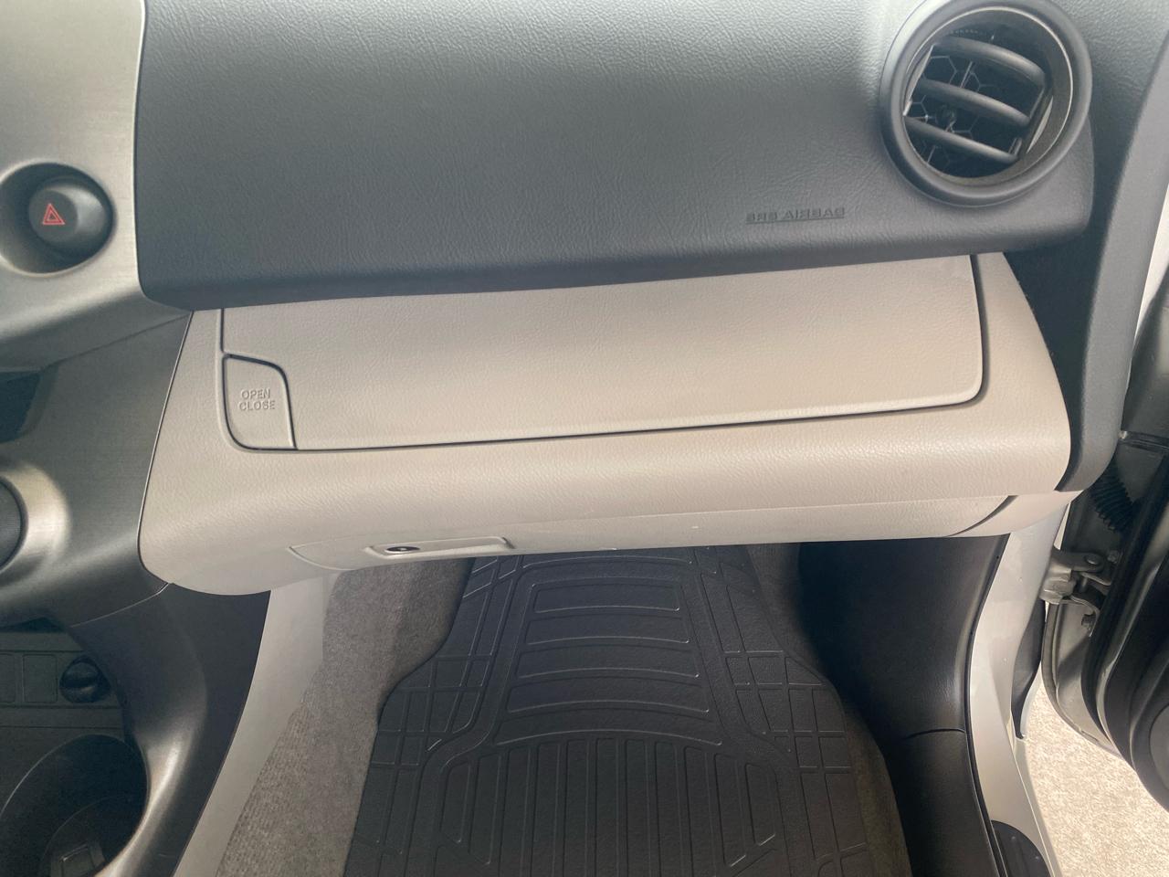 Toyota RAV4  2012