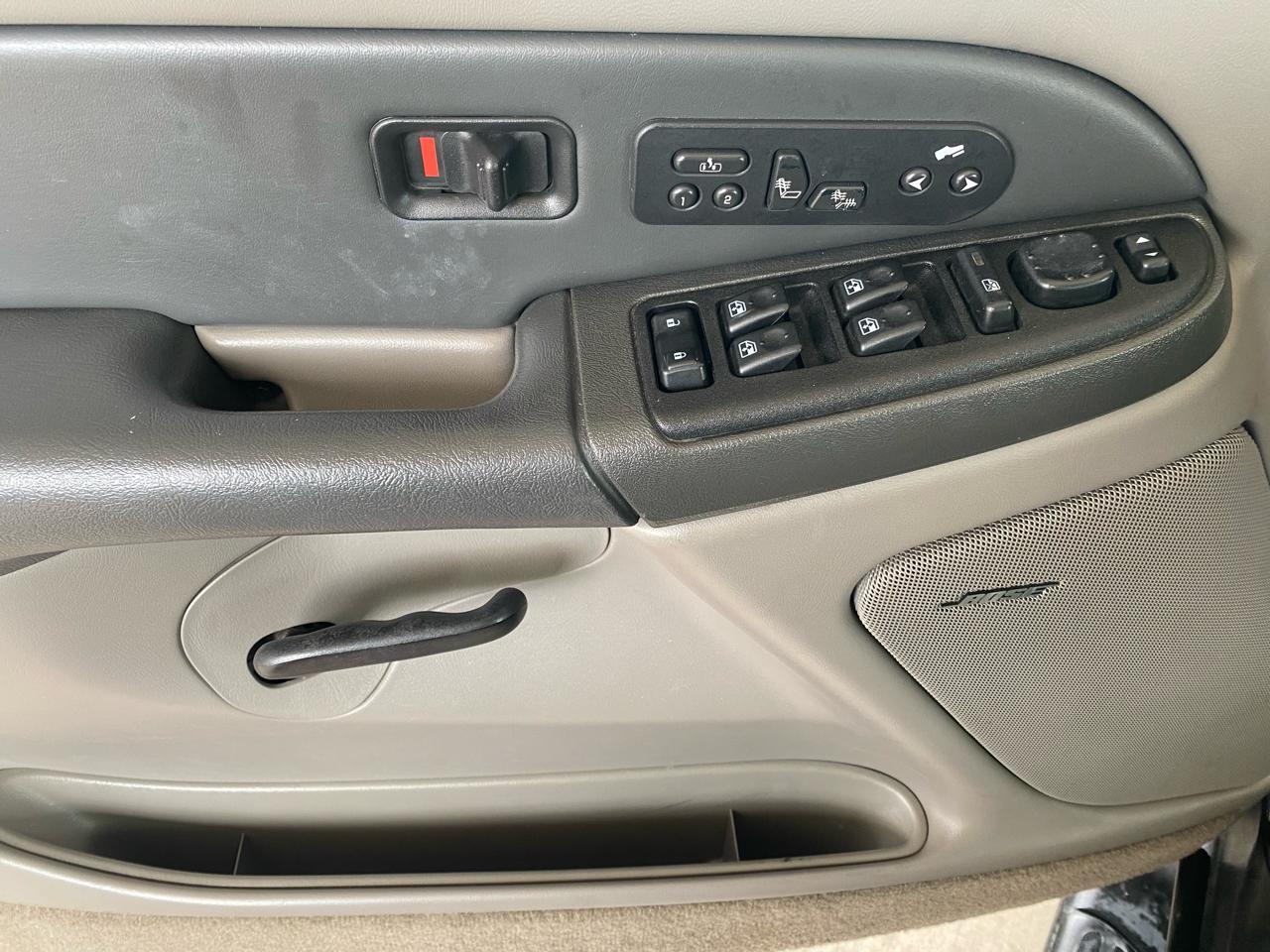 Chevrolet Tahoe 4dr 1500 4WD LT 2003
