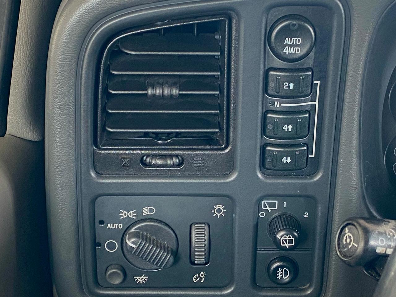 Chevrolet Tahoe 4dr 1500 4WD LT 2003
