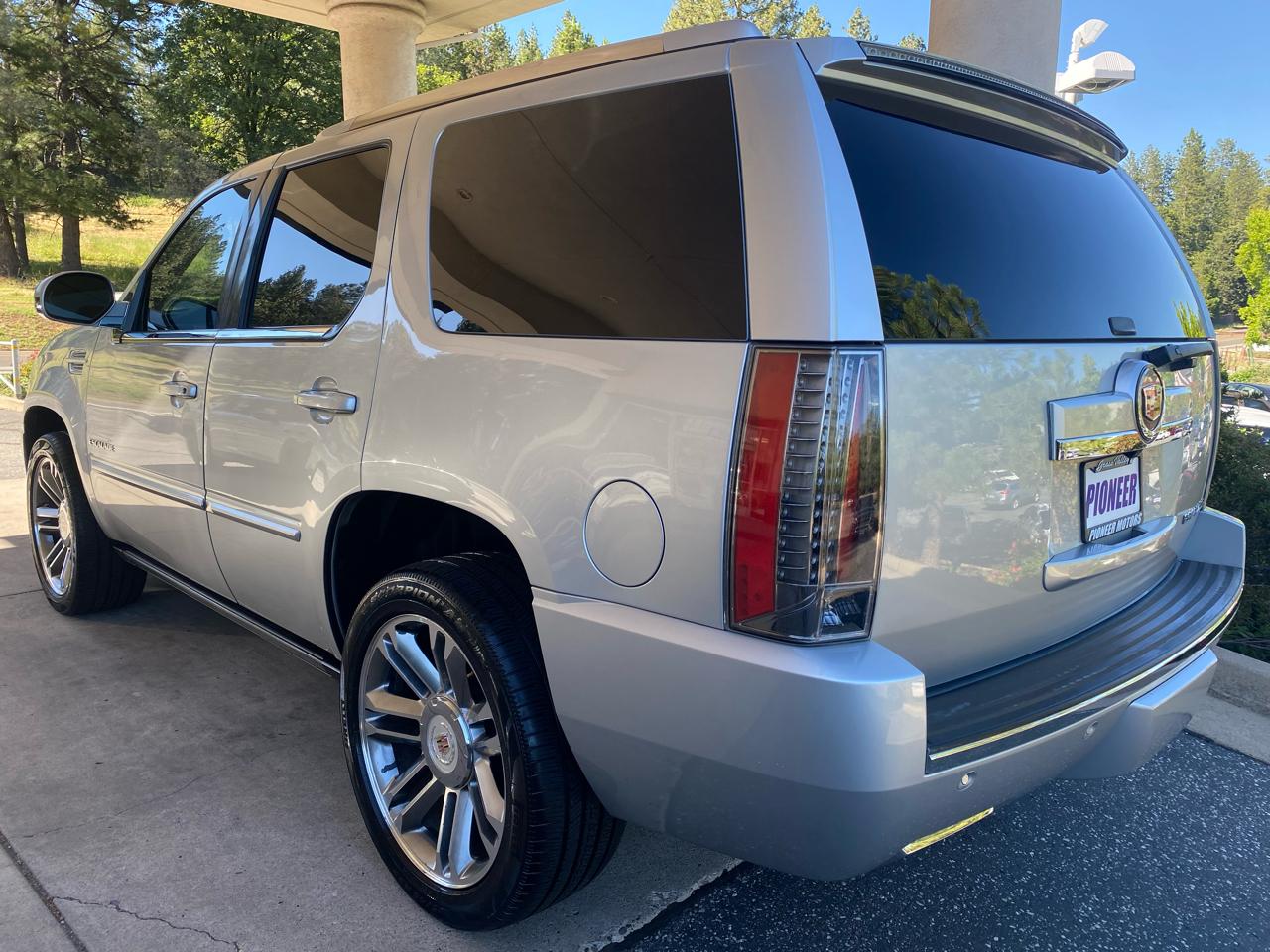 Cadillac Escalade AWD 4dr Premium 2013