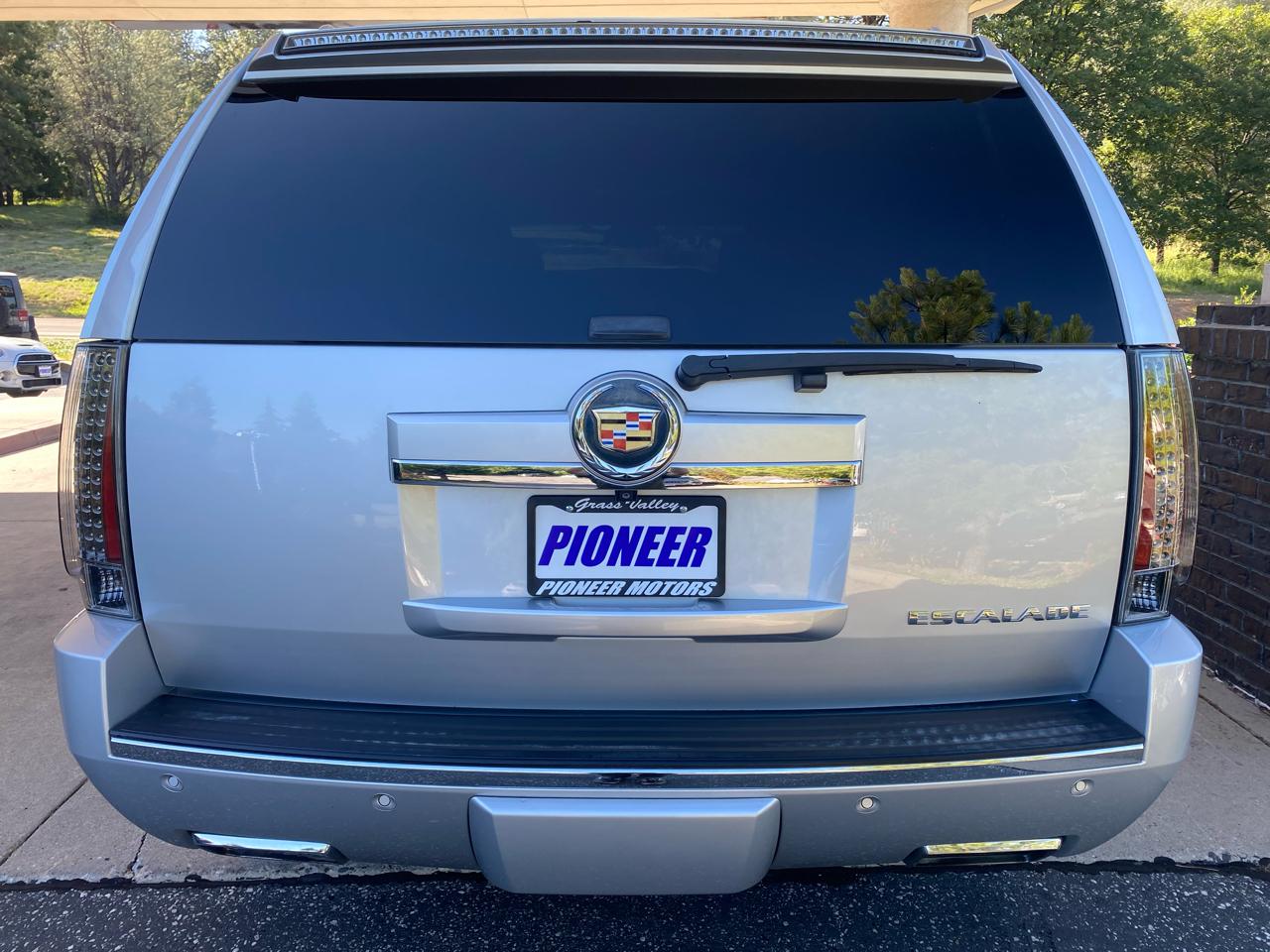 Cadillac Escalade AWD 4dr Premium 2013