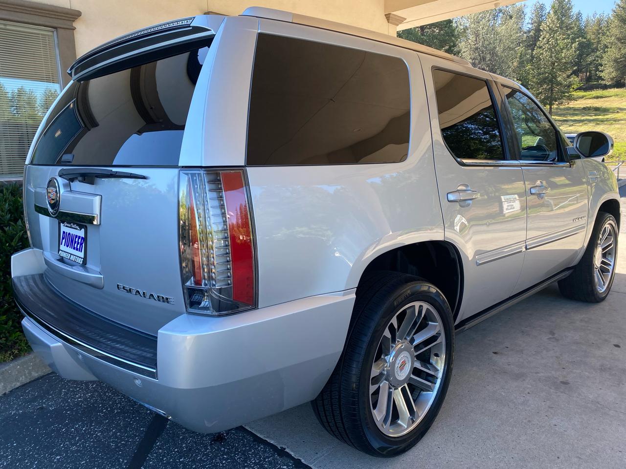 Cadillac Escalade AWD 4dr Premium 2013