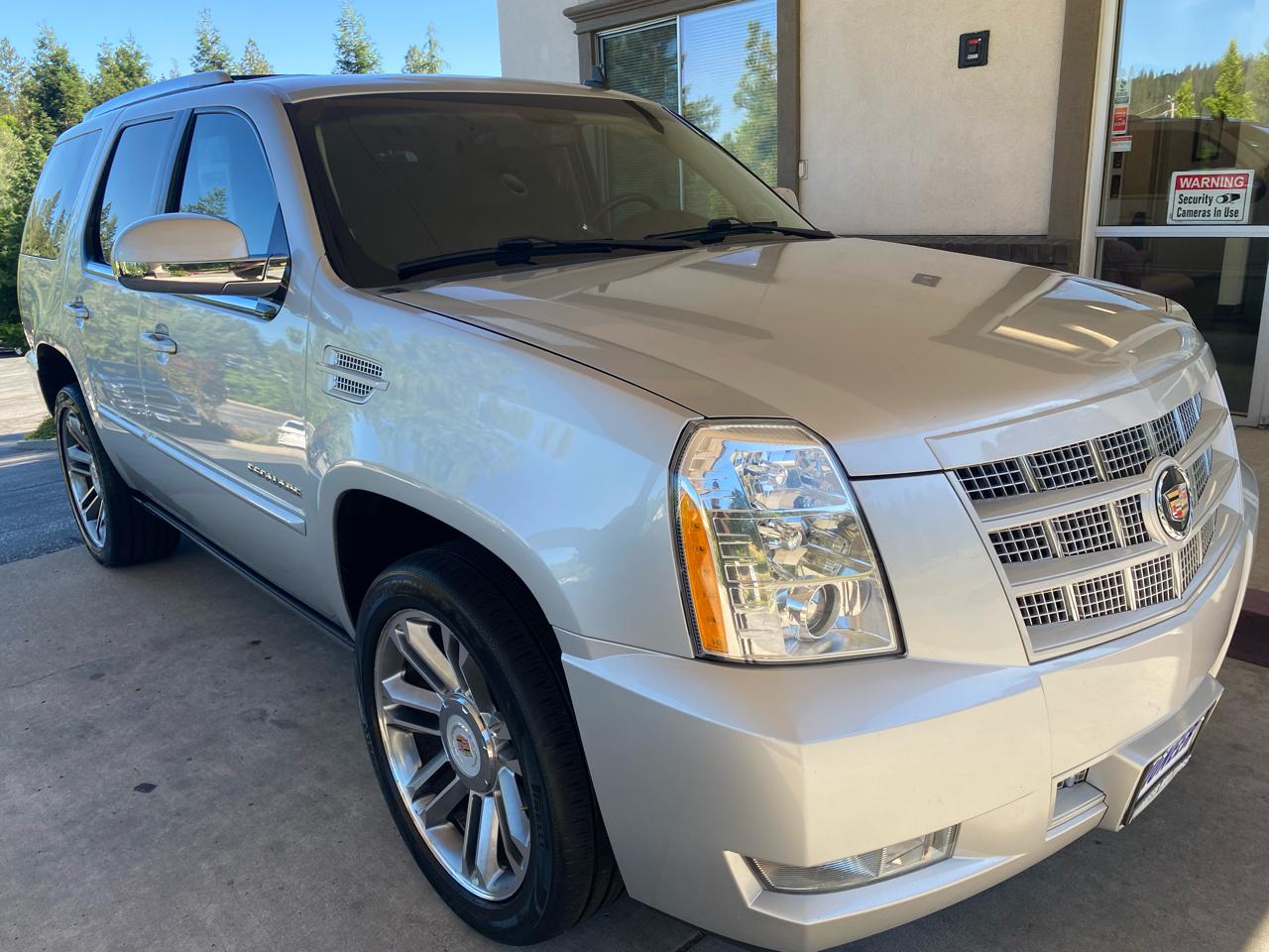 Cadillac Escalade AWD 4dr Premium 2013