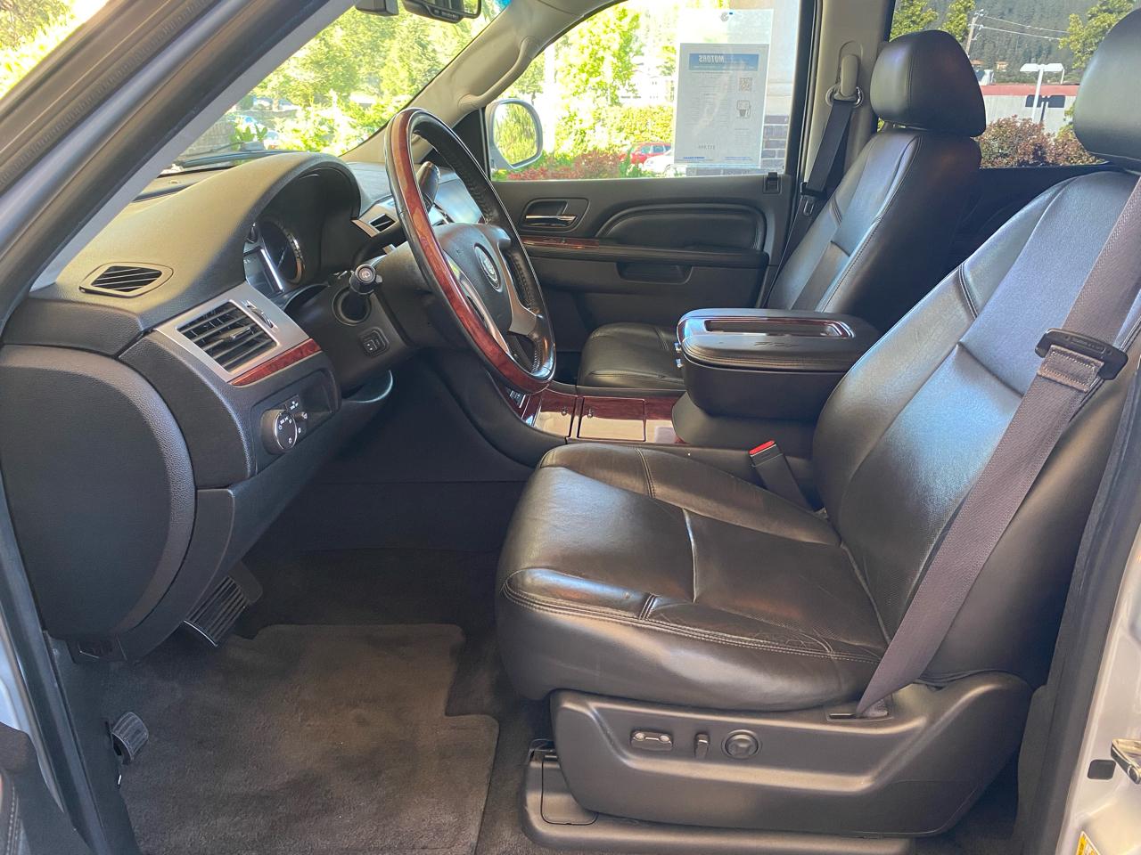 Cadillac Escalade AWD 4dr Premium 2013