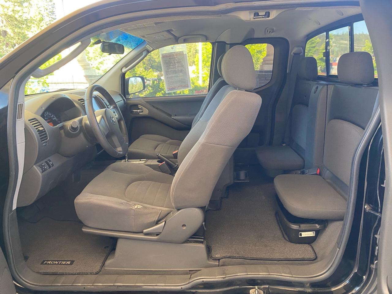 Nissan Frontier XE King Cab I4 Auto 2WD 2006
