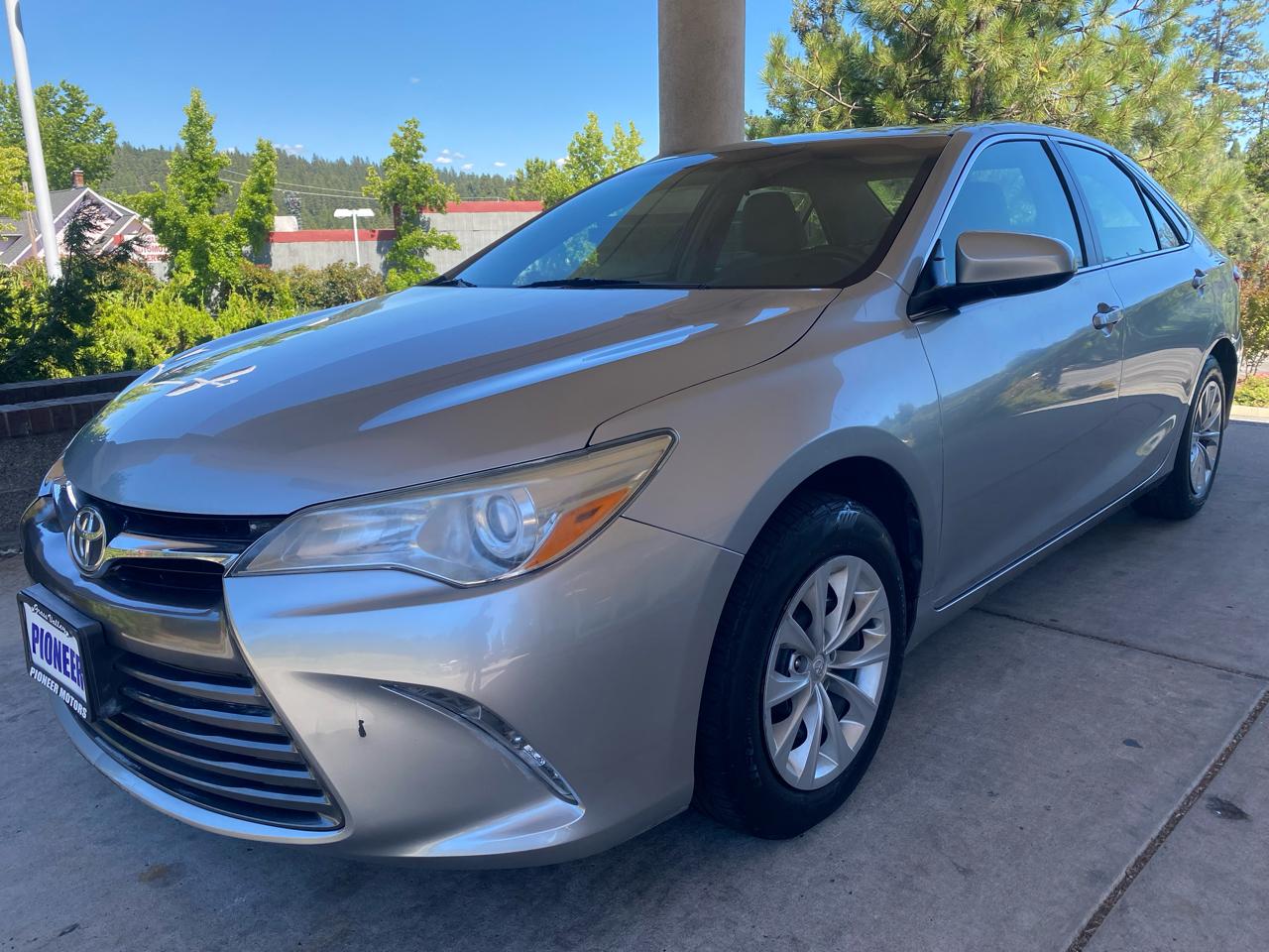 Toyota Camry 4dr Sdn I4 Auto LE (Natl) 2015