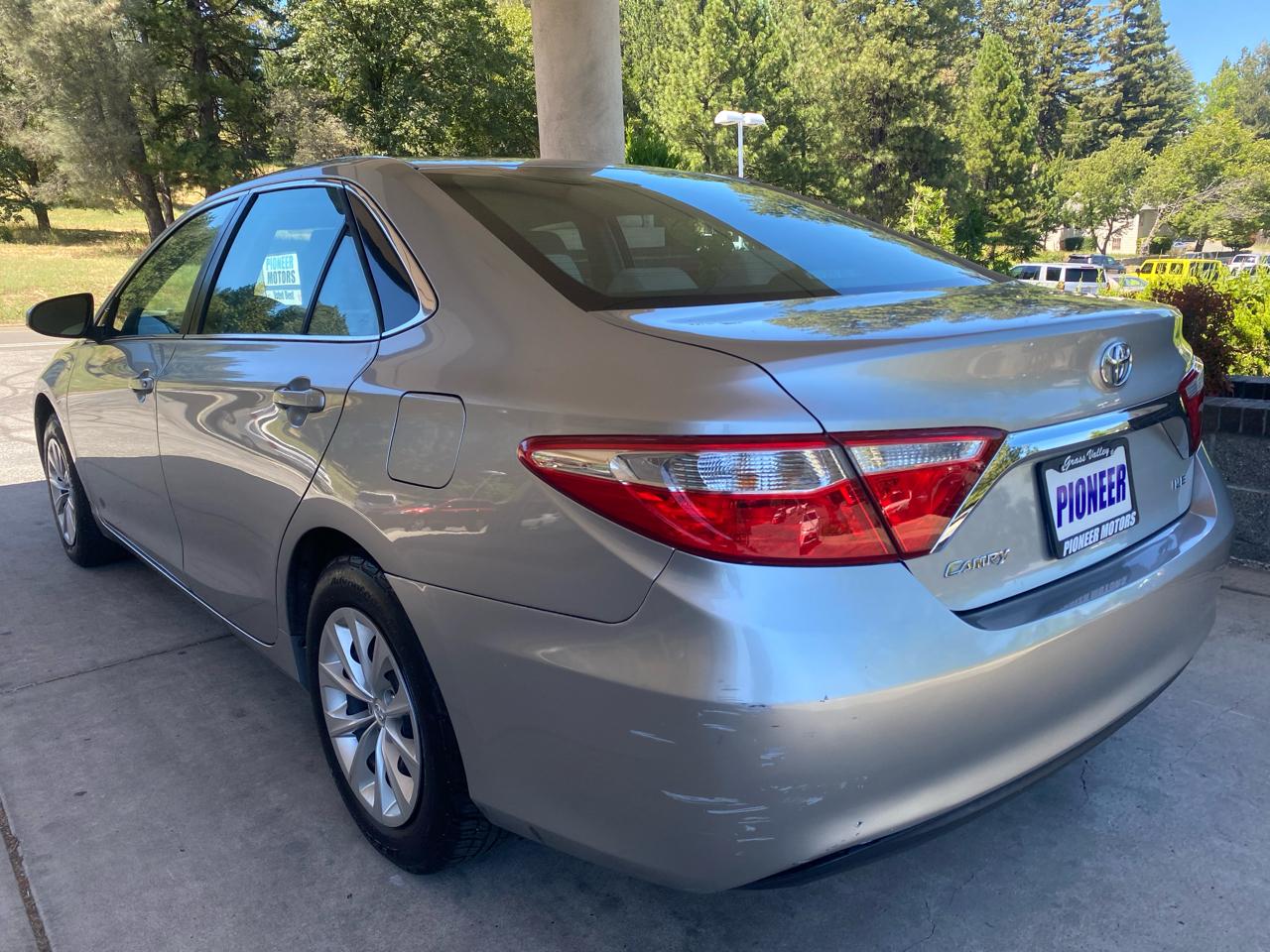 Toyota Camry 4dr Sdn I4 Auto LE (Natl) 2015