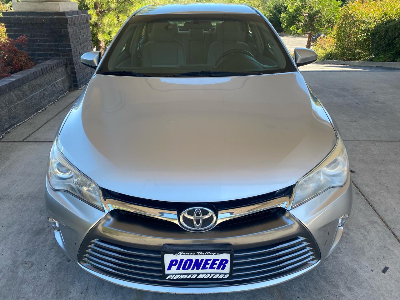 Toyota Camry 4dr Sdn I4 Auto LE (Natl) 2015