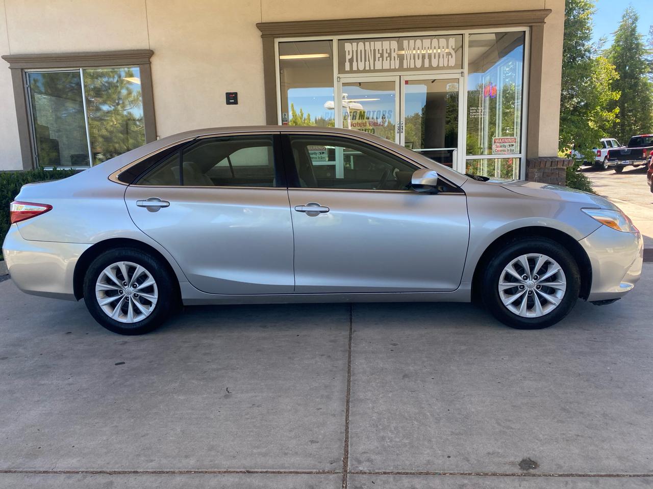 Toyota Camry 4dr Sdn I4 Auto LE (Natl) 2015