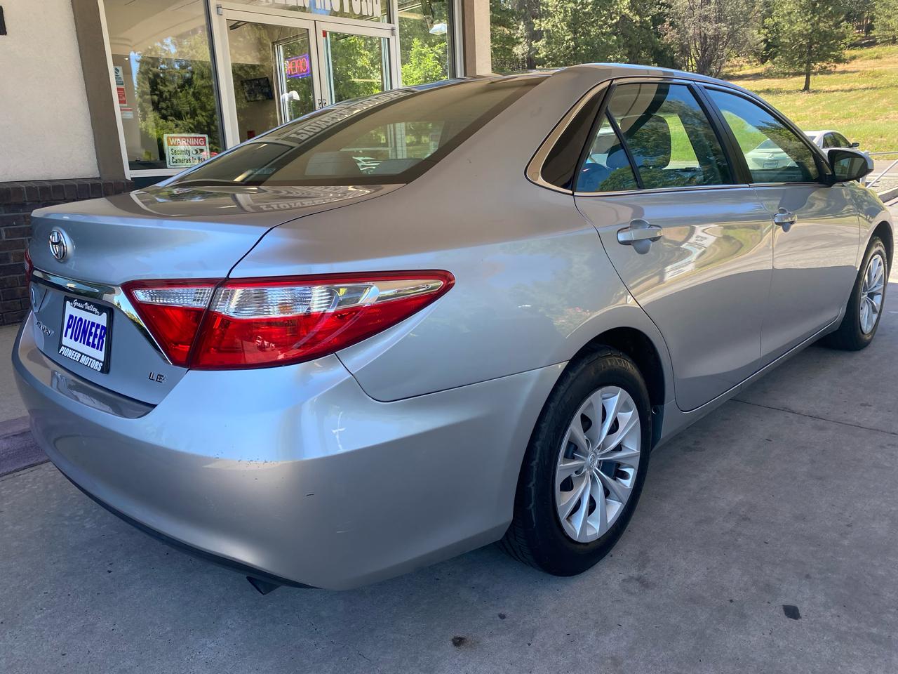 Toyota Camry 4dr Sdn I4 Auto LE (Natl) 2015