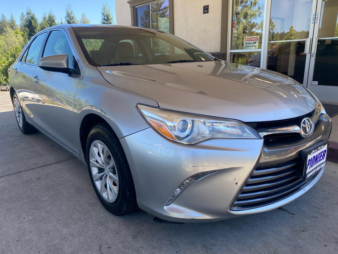 Toyota Camry 4dr Sdn I4 Auto LE (Natl) 2015