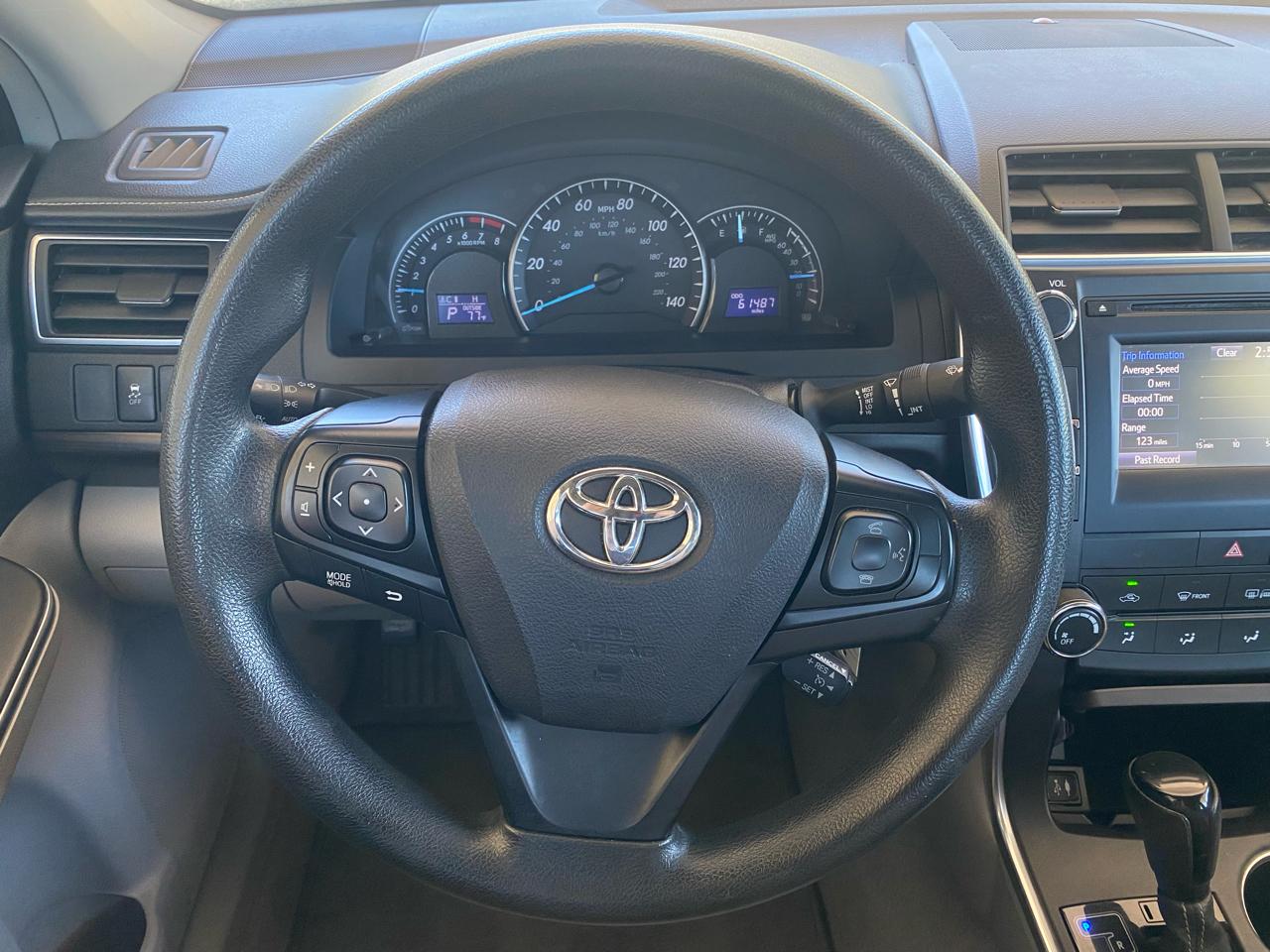 Toyota Camry 4dr Sdn I4 Auto LE (Natl) 2015