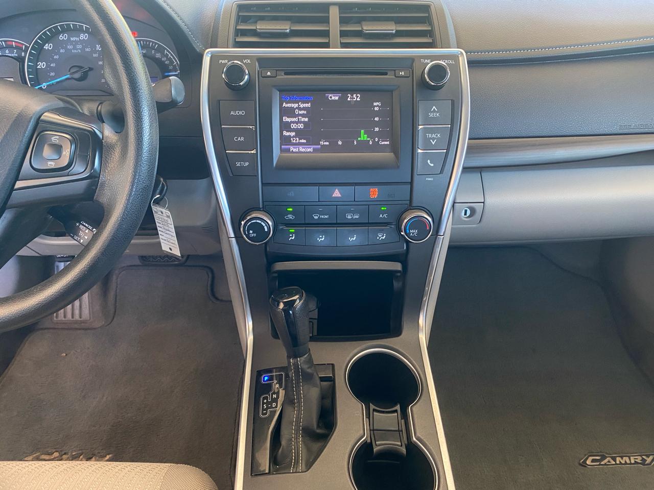 Toyota Camry 4dr Sdn I4 Auto LE (Natl) 2015