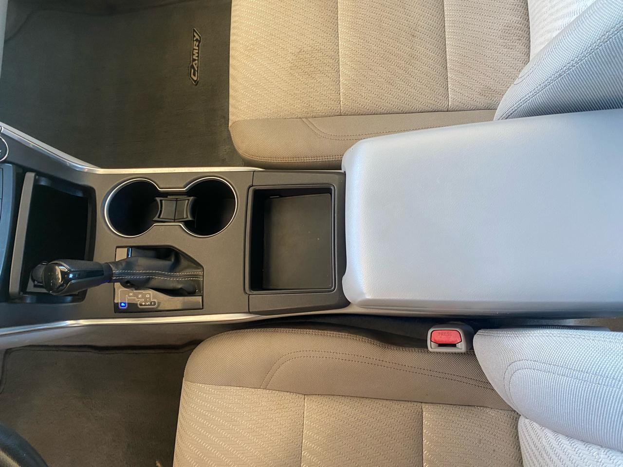 Toyota Camry 4dr Sdn I4 Auto LE (Natl) 2015