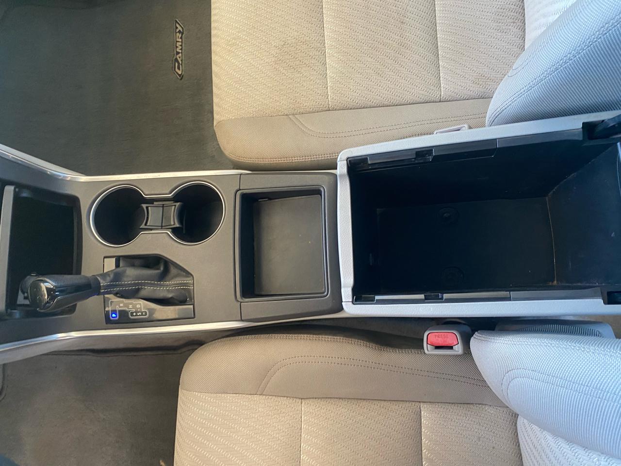Toyota Camry 4dr Sdn I4 Auto LE (Natl) 2015