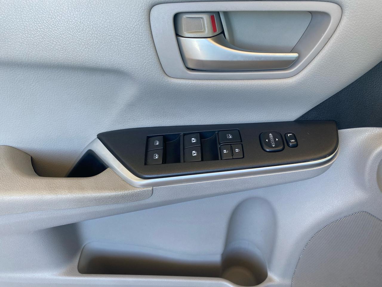 Toyota Camry 4dr Sdn I4 Auto LE (Natl) 2015
