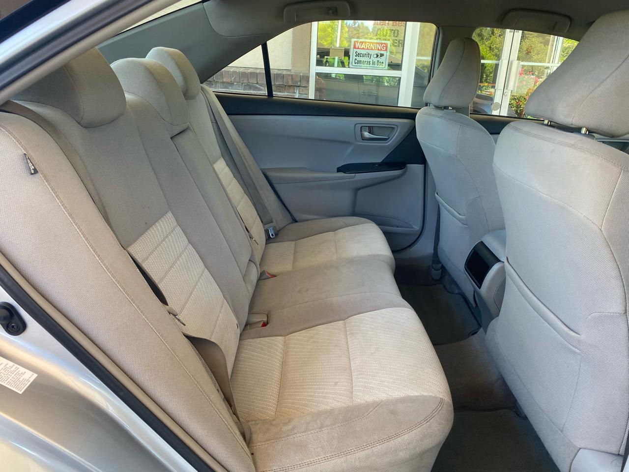 Toyota Camry 4dr Sdn I4 Auto LE (Natl) 2015