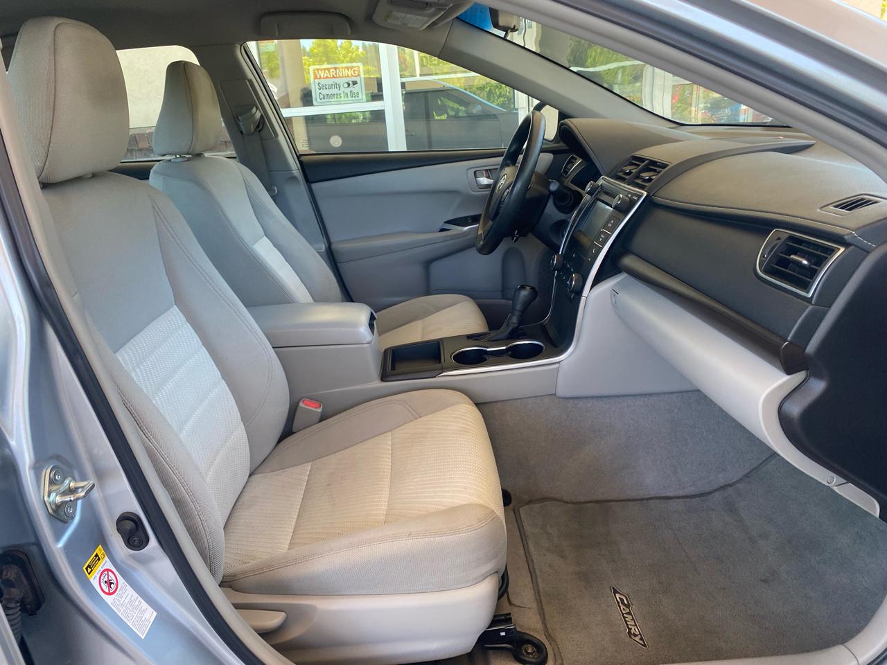 Toyota Camry 4dr Sdn I4 Auto LE (Natl) 2015