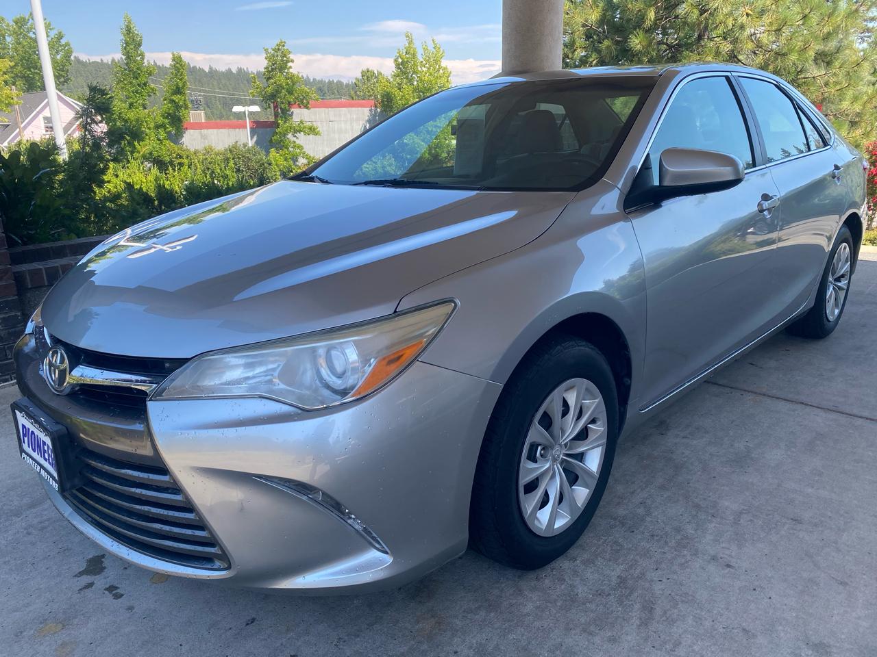 Toyota Camry 4dr Sdn I4 Auto LE (Natl) 2015