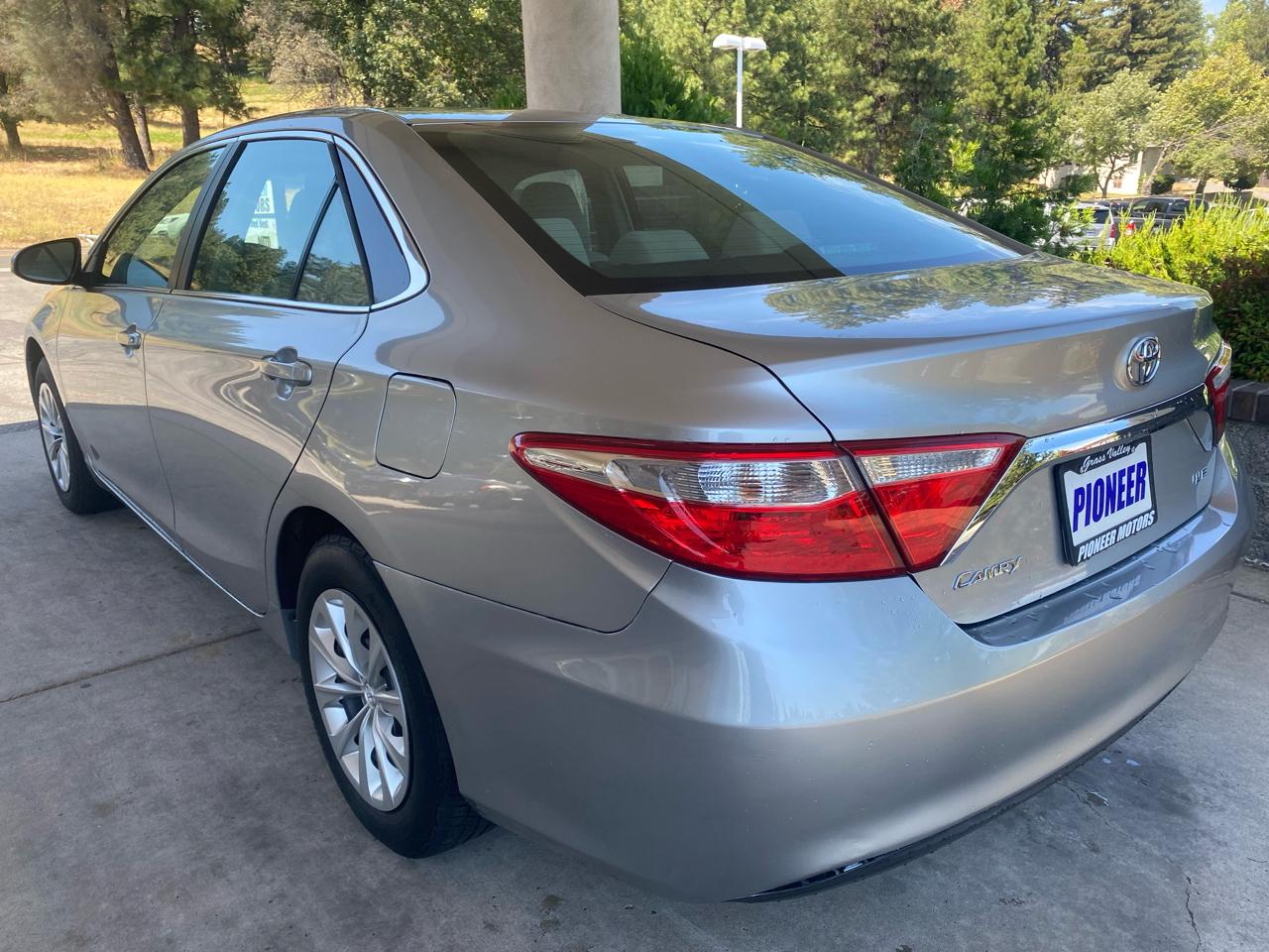 Toyota Camry 4dr Sdn I4 Auto LE (Natl) 2015