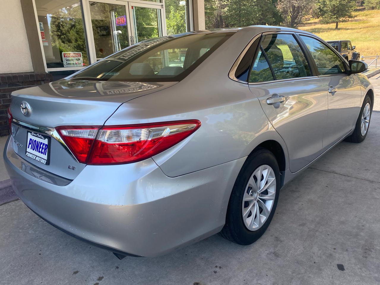 Toyota Camry 4dr Sdn I4 Auto LE (Natl) 2015