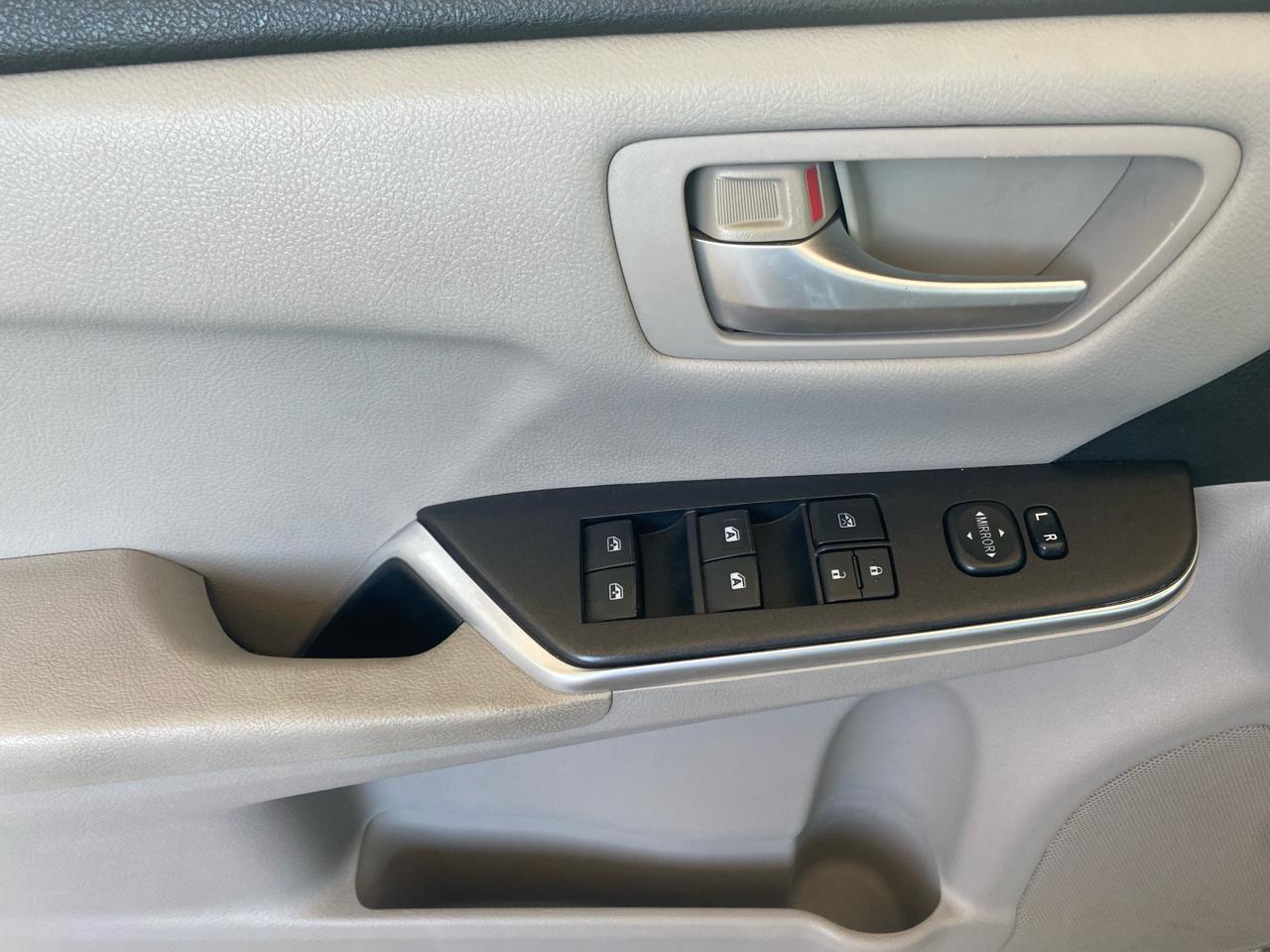 Toyota Camry 4dr Sdn I4 Auto LE (Natl) 2015