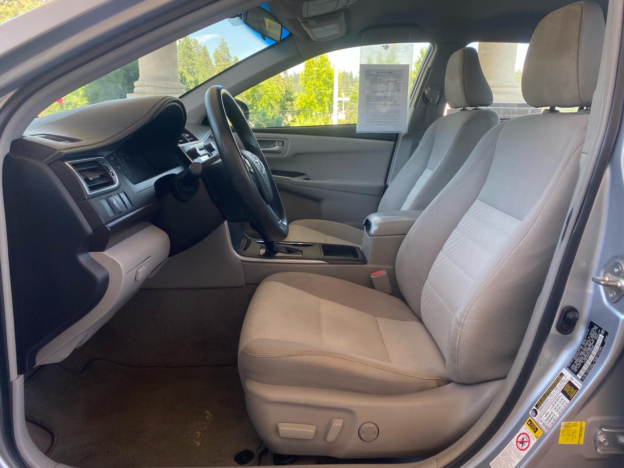 Toyota Camry 4dr Sdn I4 Auto LE (Natl) 2015
