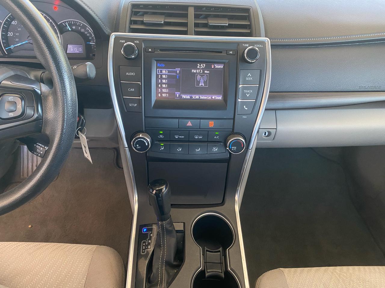 Toyota Camry 4dr Sdn I4 Auto LE (Natl) 2015