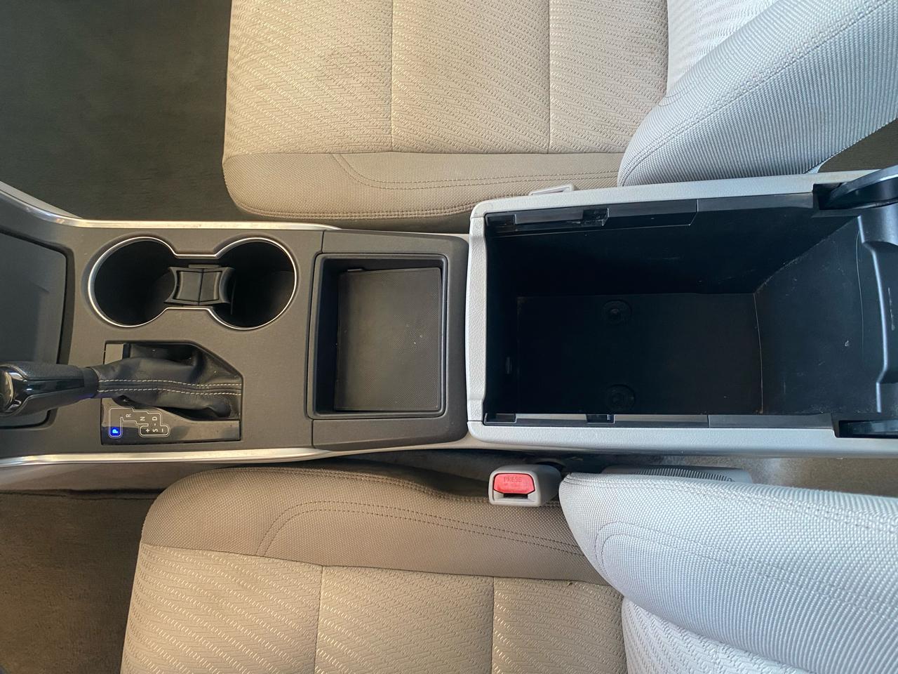 Toyota Camry 4dr Sdn I4 Auto LE (Natl) 2015