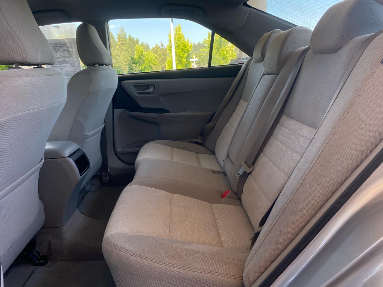 Toyota Camry 4dr Sdn I4 Auto LE (Natl) 2015