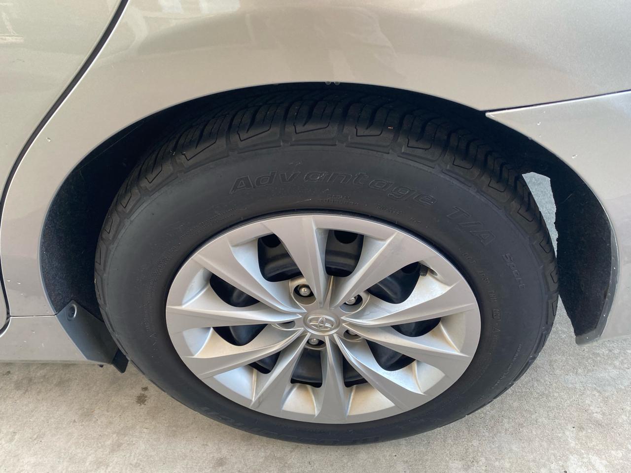 Toyota Camry 4dr Sdn I4 Auto LE (Natl) 2015