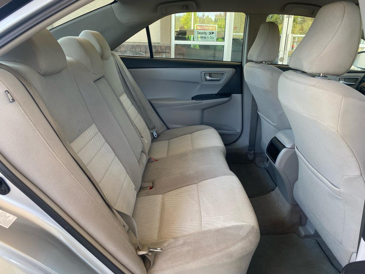 Toyota Camry 4dr Sdn I4 Auto LE (Natl) 2015