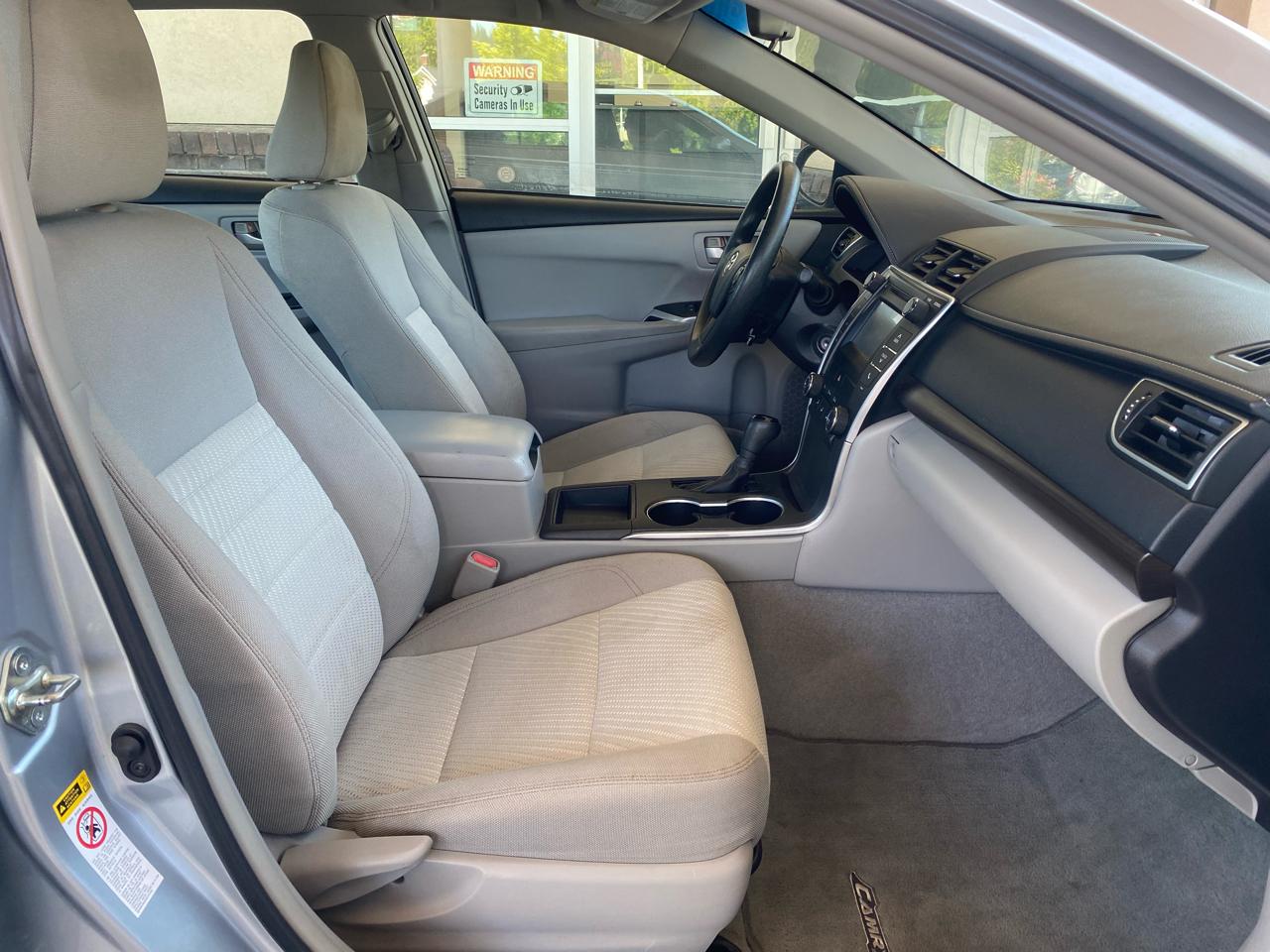 Toyota Camry 4dr Sdn I4 Auto LE (Natl) 2015