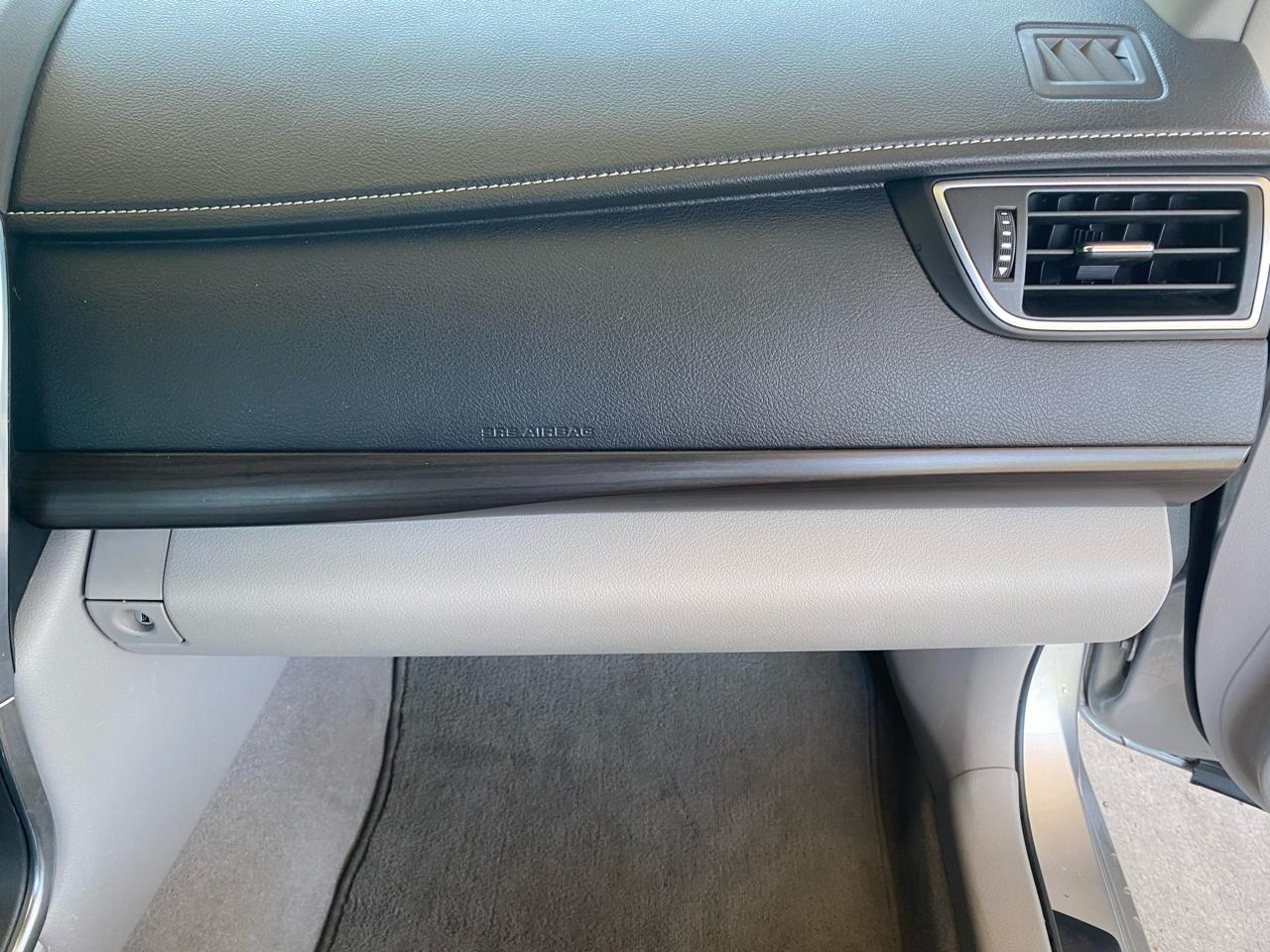Toyota Camry 4dr Sdn I4 Auto LE (Natl) 2015