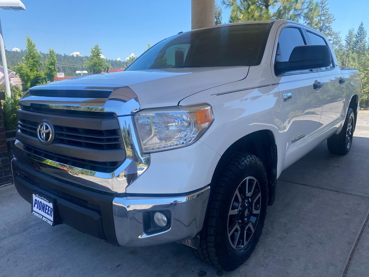 Toyota Tundra 4WD Truck CrewMax 5.7L V8 6-Spd AT SR5 (Natl) 2015