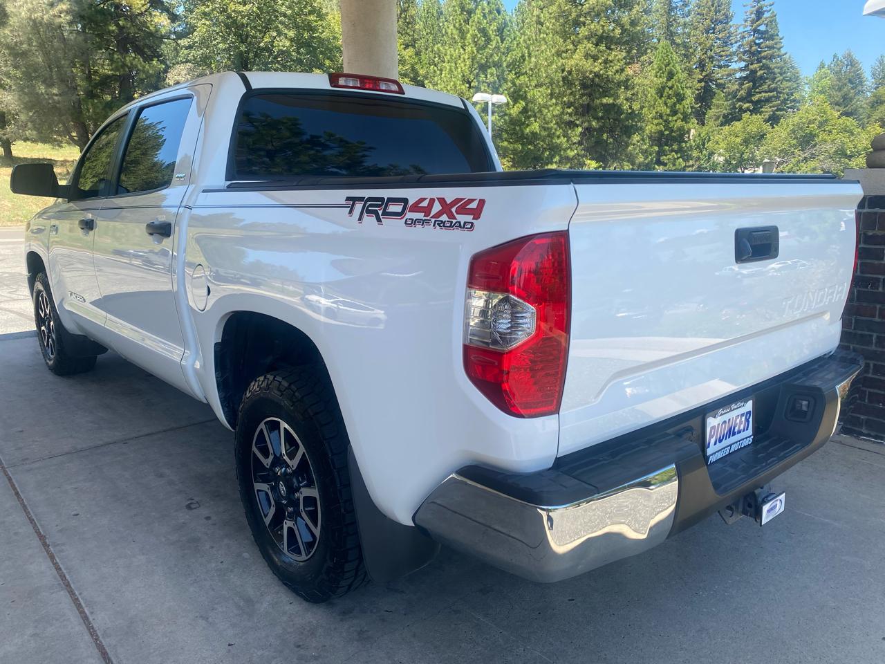 Toyota Tundra 4WD Truck CrewMax 5.7L V8 6-Spd AT SR5 (Natl) 2015