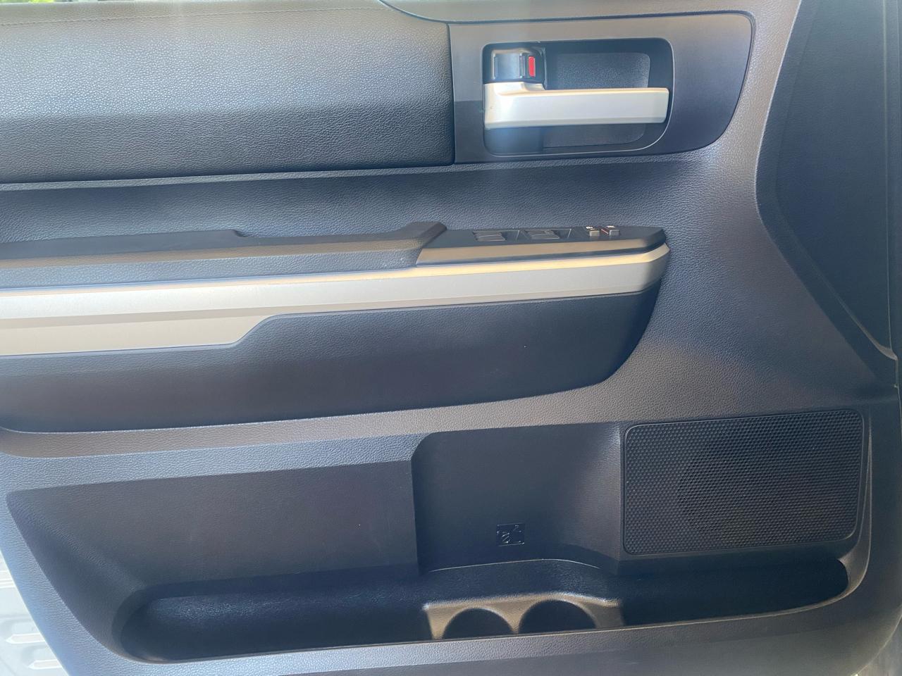 Toyota Tundra 4WD Truck CrewMax 5.7L V8 6-Spd AT SR5 (Natl) 2015