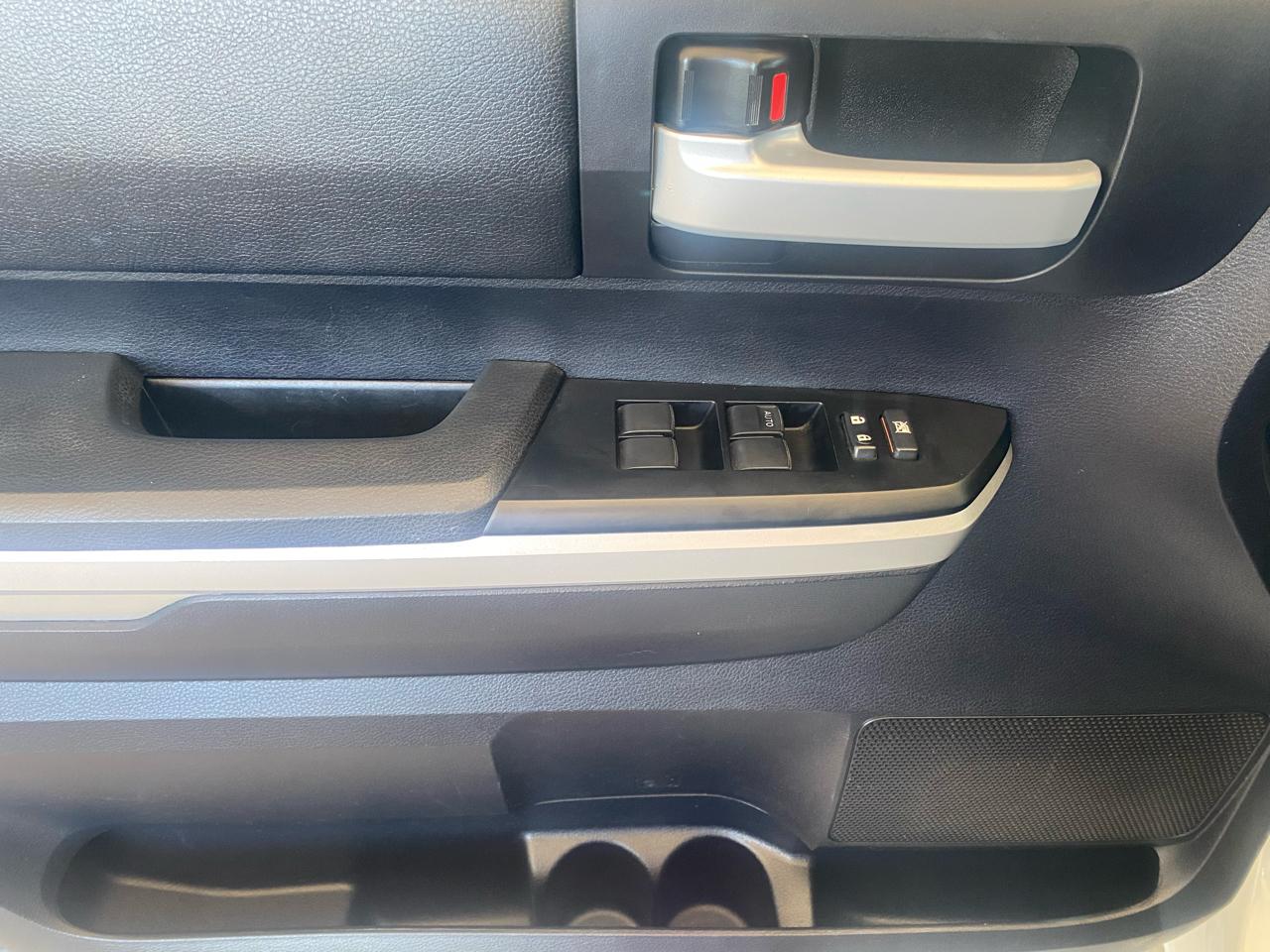 Toyota Tundra 4WD Truck CrewMax 5.7L V8 6-Spd AT SR5 (Natl) 2015