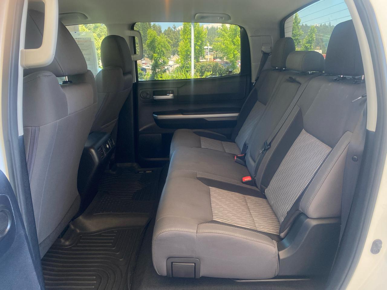 Toyota Tundra 4WD Truck CrewMax 5.7L V8 6-Spd AT SR5 (Natl) 2015