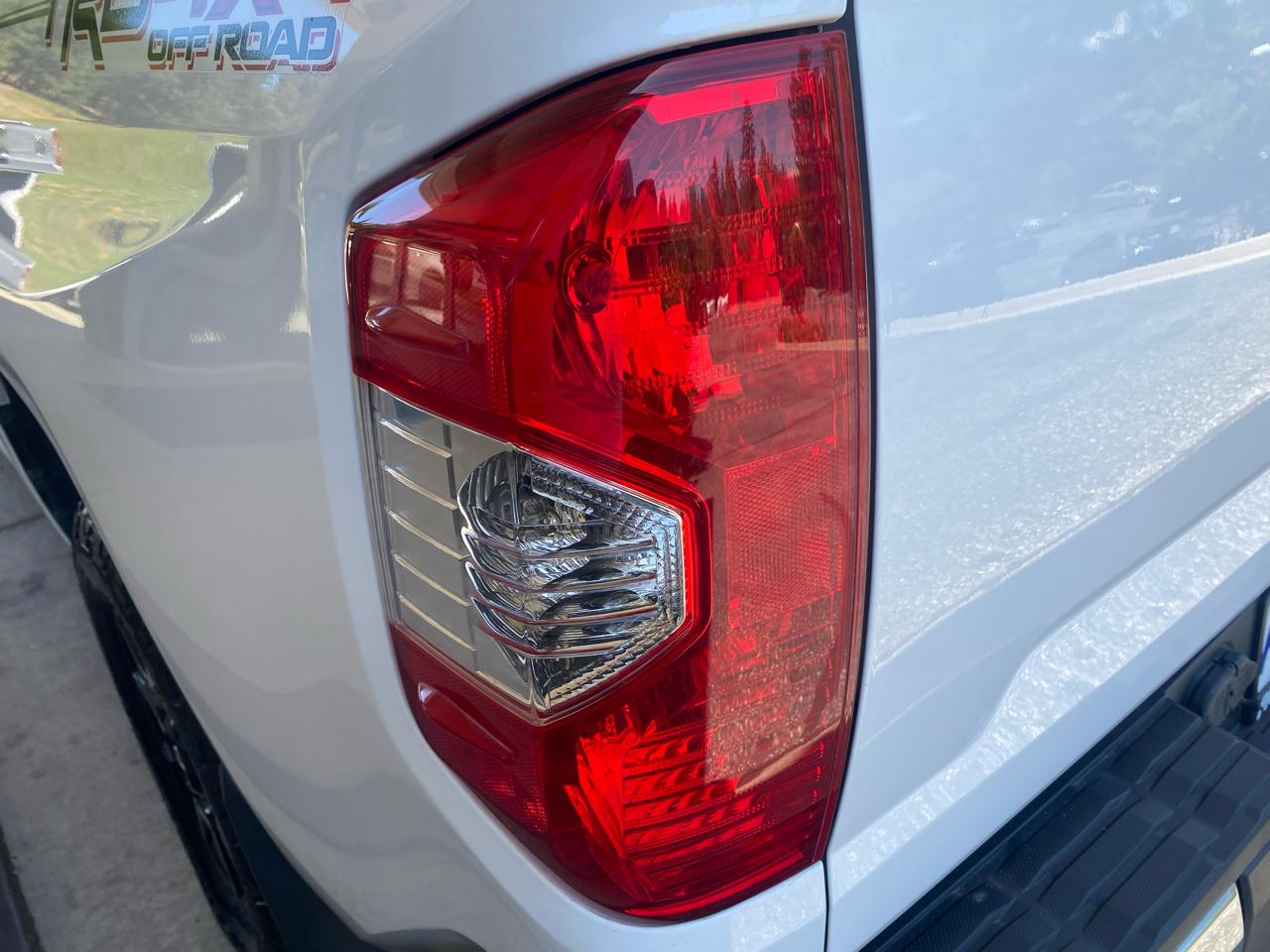 Toyota Tundra 4WD Truck CrewMax 5.7L V8 6-Spd AT SR5 (Natl) 2015