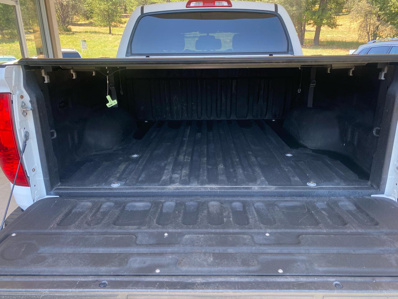 Toyota Tundra 4WD Truck CrewMax 5.7L V8 6-Spd AT SR5 (Natl) 2015