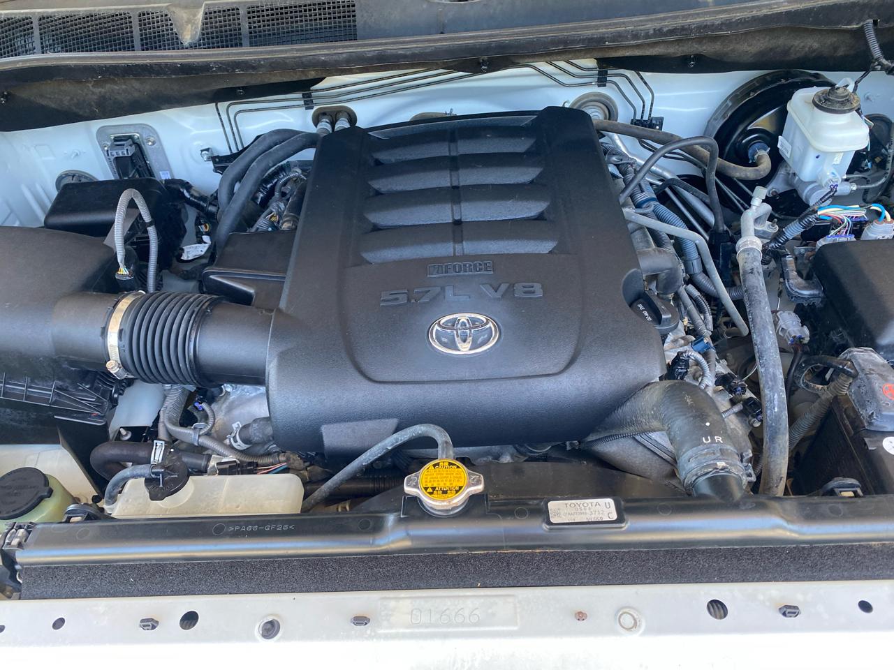 Toyota Tundra 4WD Truck CrewMax 5.7L V8 6-Spd AT SR5 (Natl) 2015