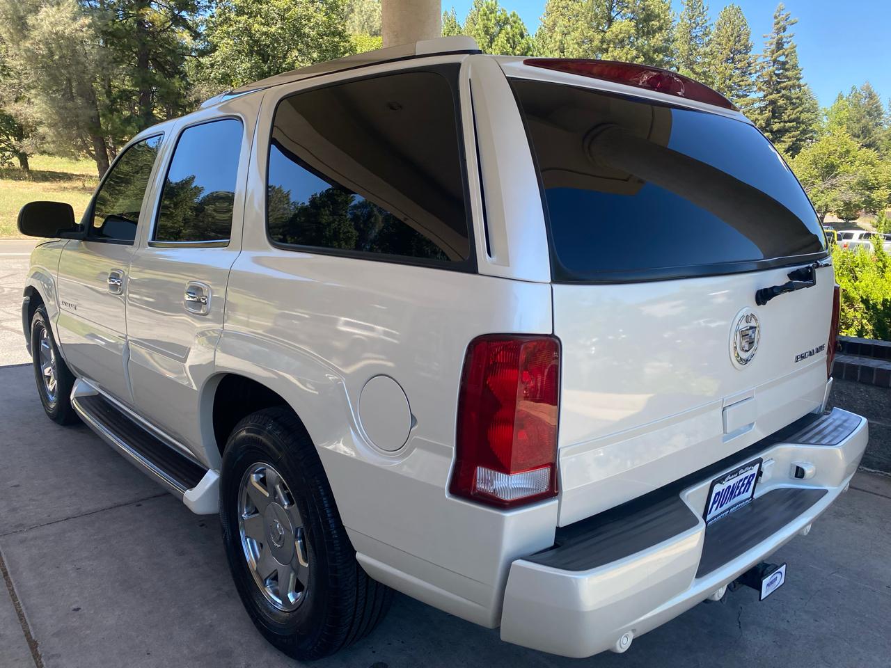 Cadillac Escalade 4dr 2WD 2003