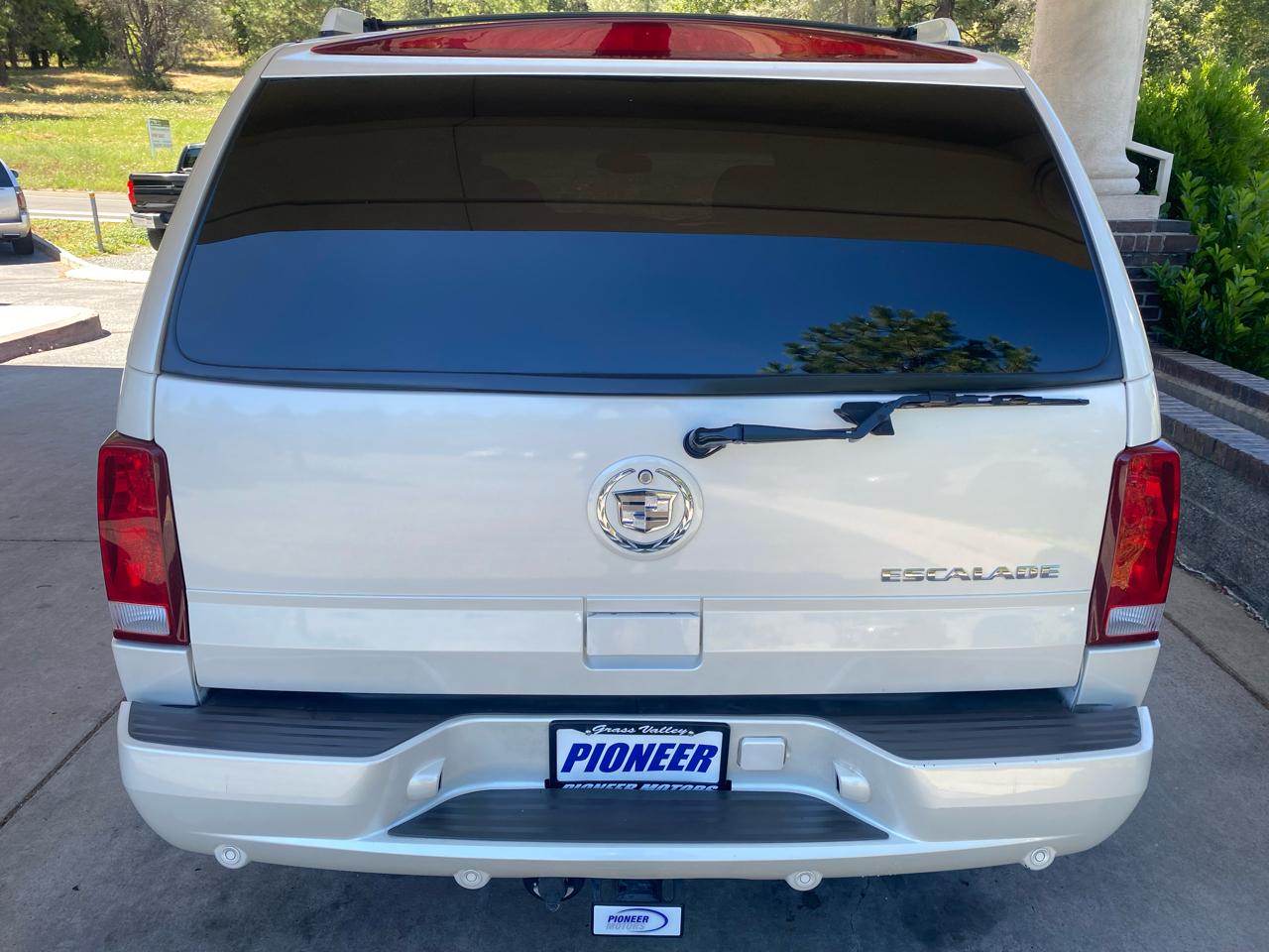 Cadillac Escalade 4dr 2WD 2003