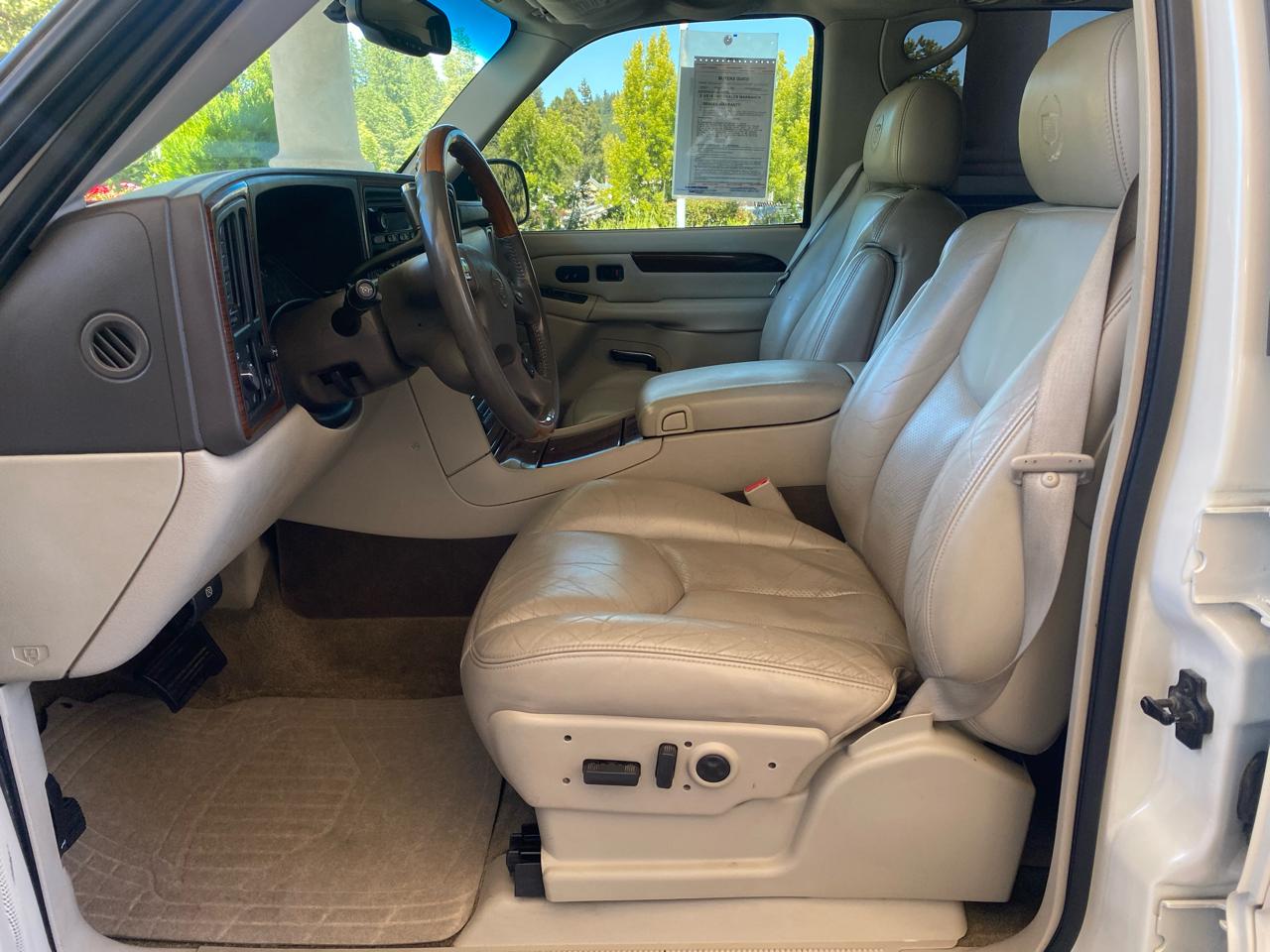 Cadillac Escalade 4dr 2WD 2003