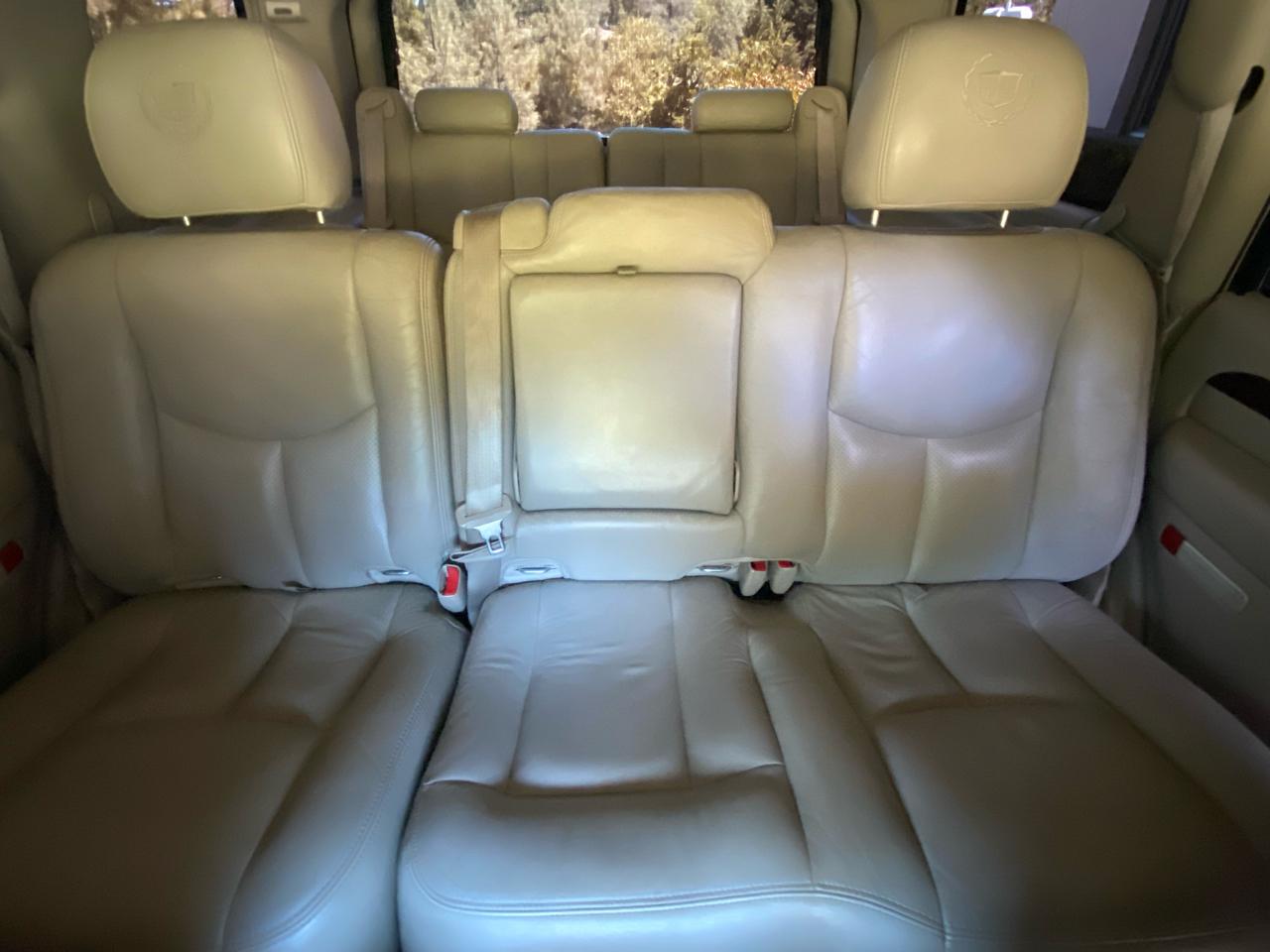 Cadillac Escalade 4dr 2WD 2003