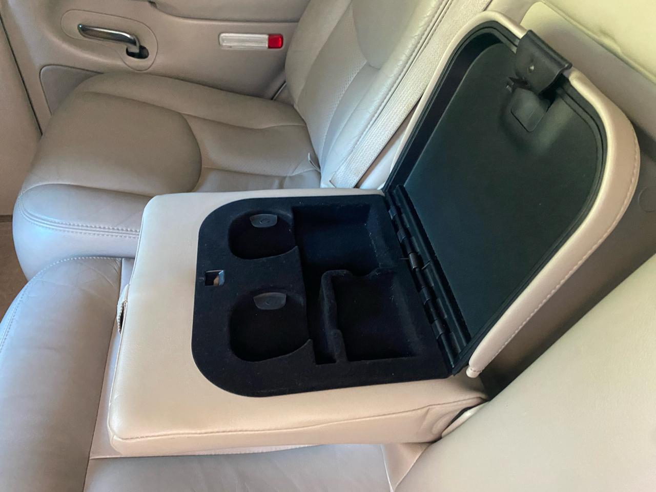 Cadillac Escalade 4dr 2WD 2003