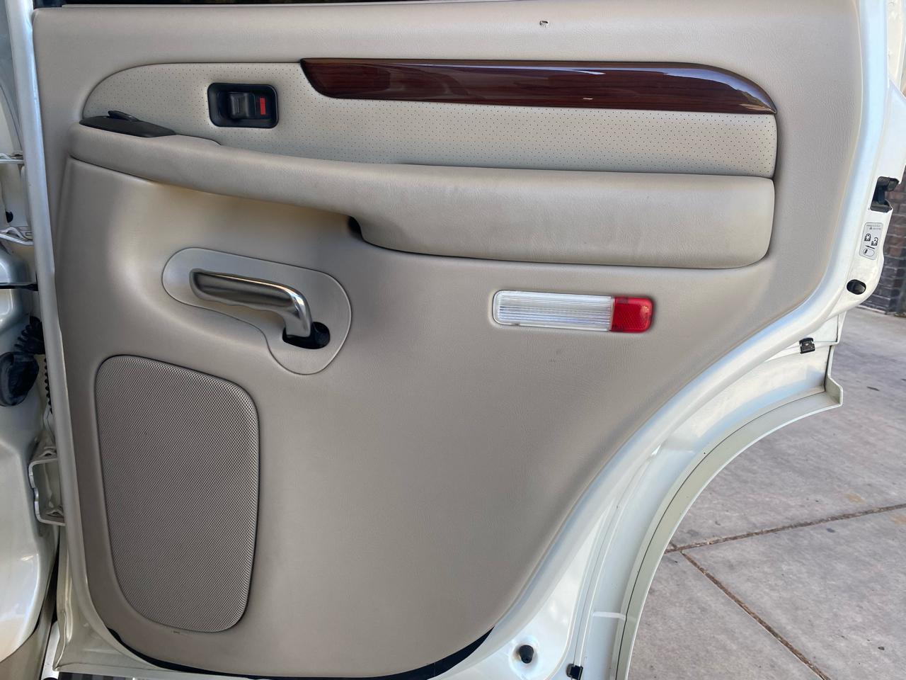 Cadillac Escalade 4dr 2WD 2003