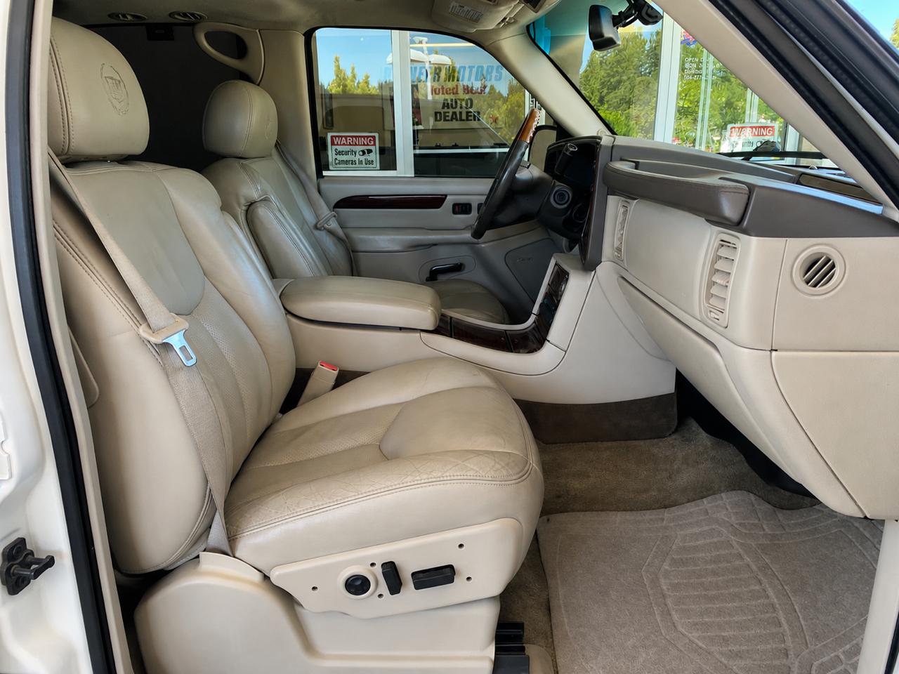 Cadillac Escalade 4dr 2WD 2003